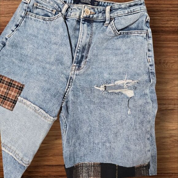 Hollister Patched Raw Hem Ultra High Rise Mom Denim Jeans - Picture 2 of 7